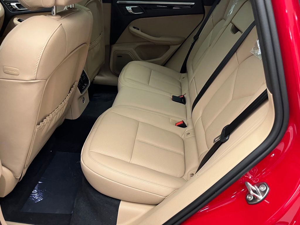 Certified 2025 Porsche Macan image 24
