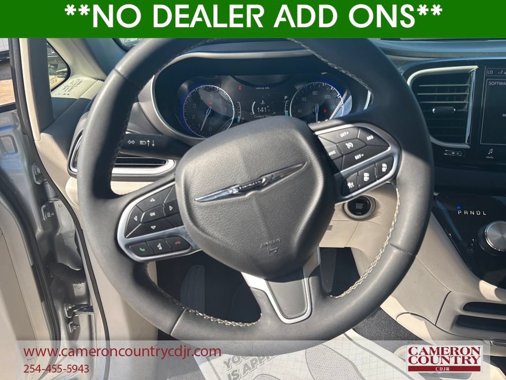 Used 2023 Chrysler Pacifica Touring-L FWD image 14