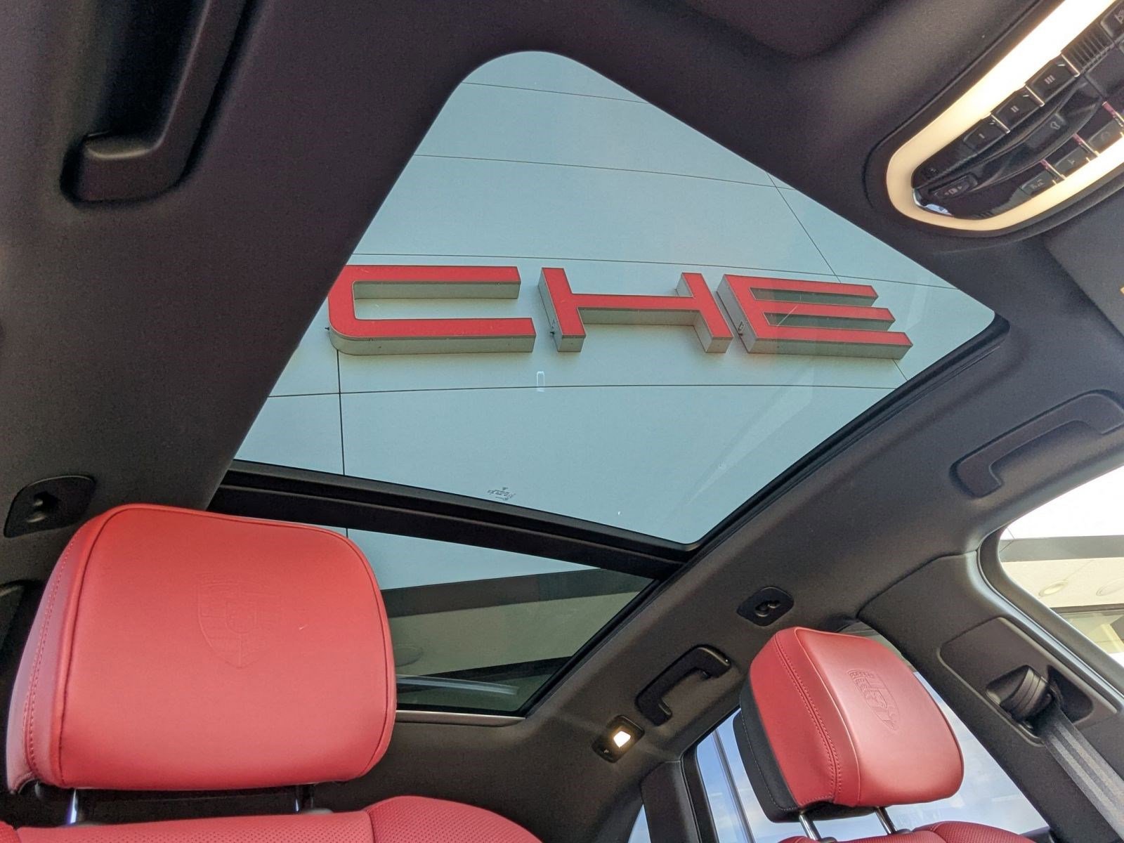 New 2026 Porsche Macan image 27