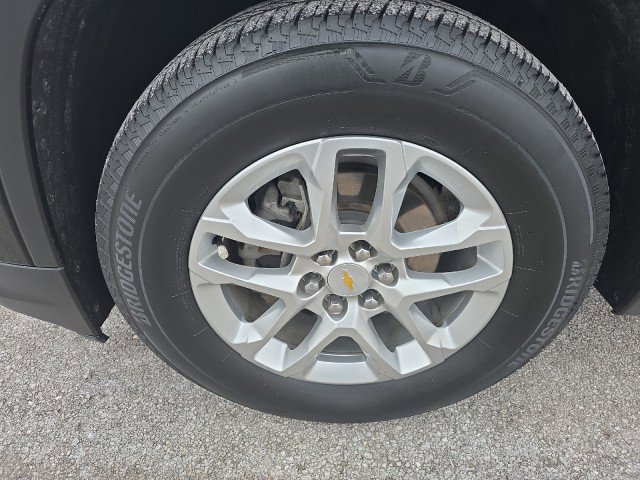 Used 2023 Chevrolet Traverse LS image 10