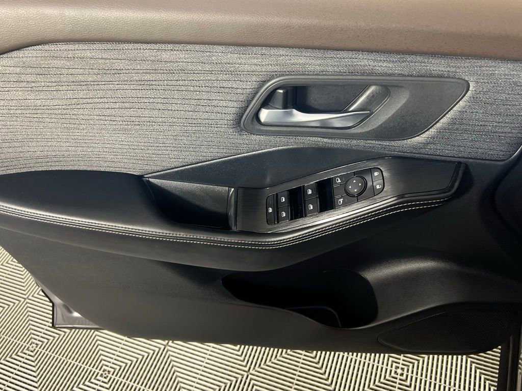 Used 2023 Nissan Rogue SV image 27