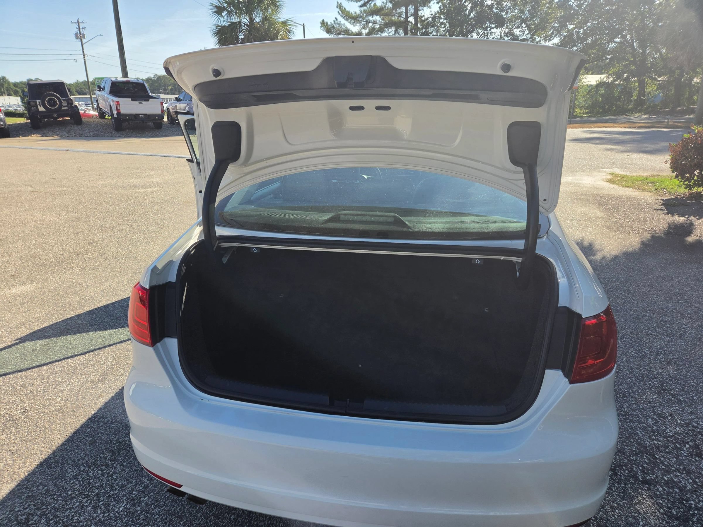 Used 2013 Volkswagen Jetta SE FWD image 19