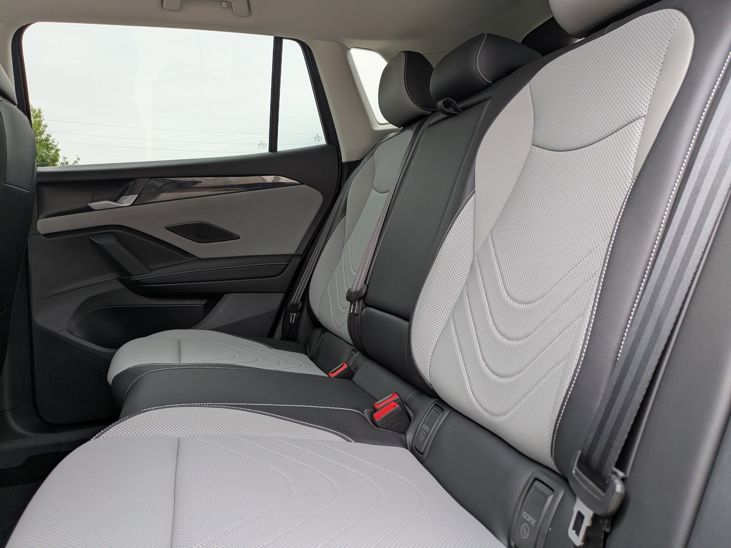 Used 2025 Volkswagen Tiguan SE FWD image 15