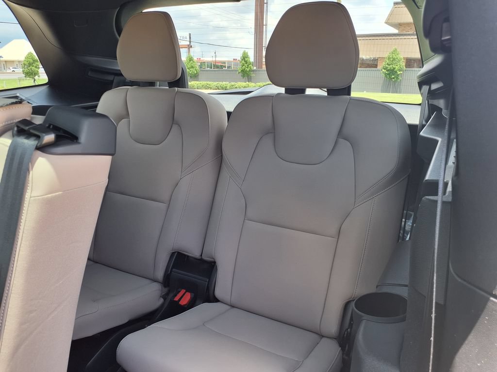 New 2026 Volvo XC90 B5 Plus w/ Protection Package Premier AWD/4WD image 17