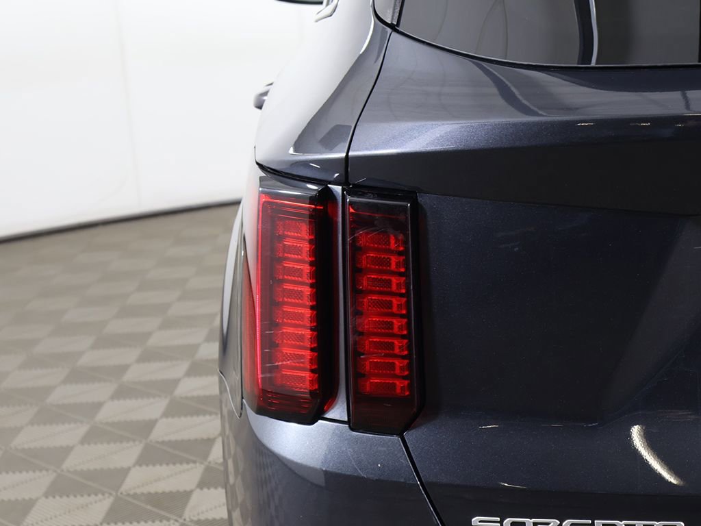 Used 2023 Kia Sorento LX image 15