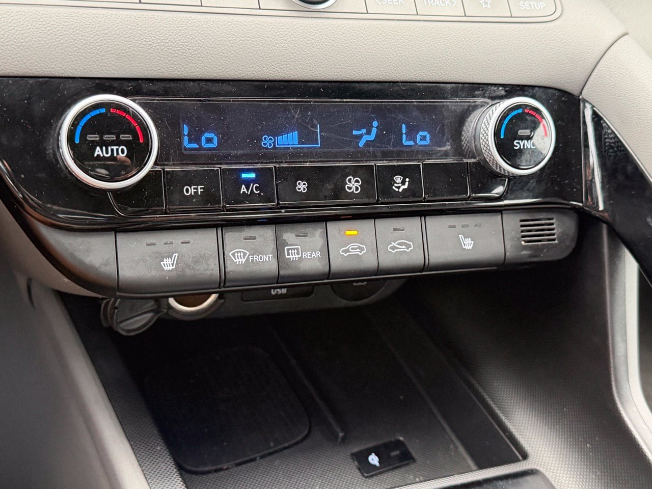 Used 2025 Hyundai Elantra SEL FWD image 20