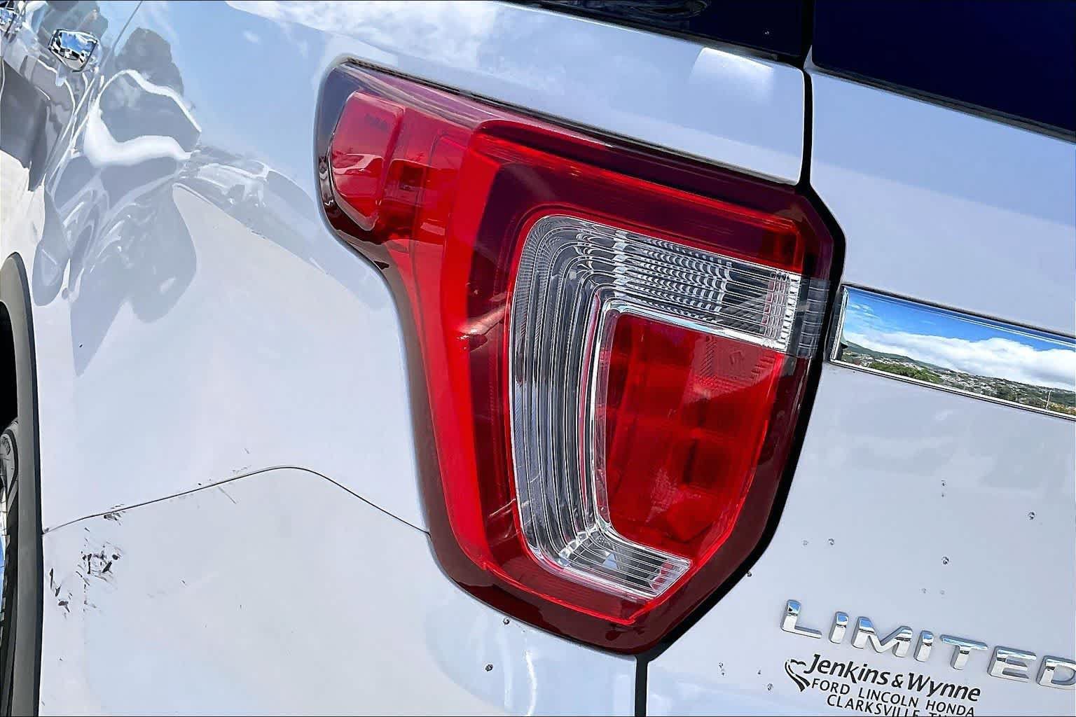 Used 2016 Ford Explorer Limited w/ Equipment Group 301A AWD/4WD image 32