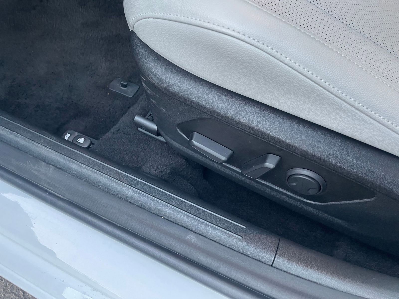 Used 2025 Hyundai Elantra Limited image 23