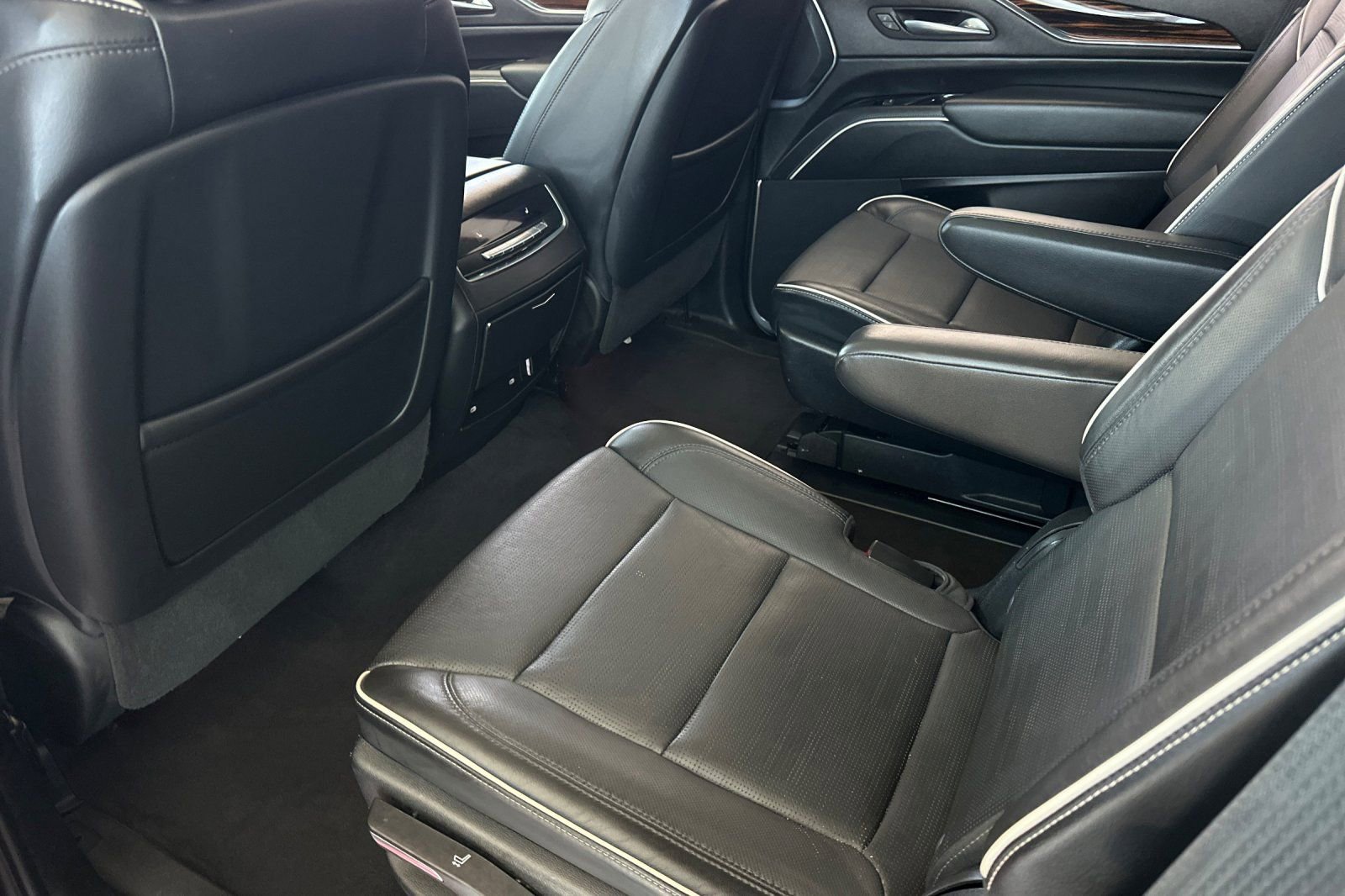 Used 2023 Cadillac Escalade Premium Luxury RWD image 14