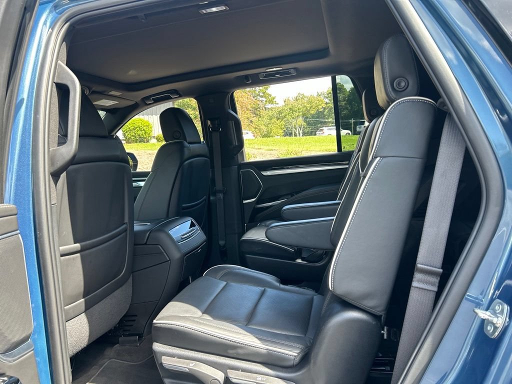 Used 2025 Cadillac Escalade Sport w/ LPO, ONYX Package RWD image 46