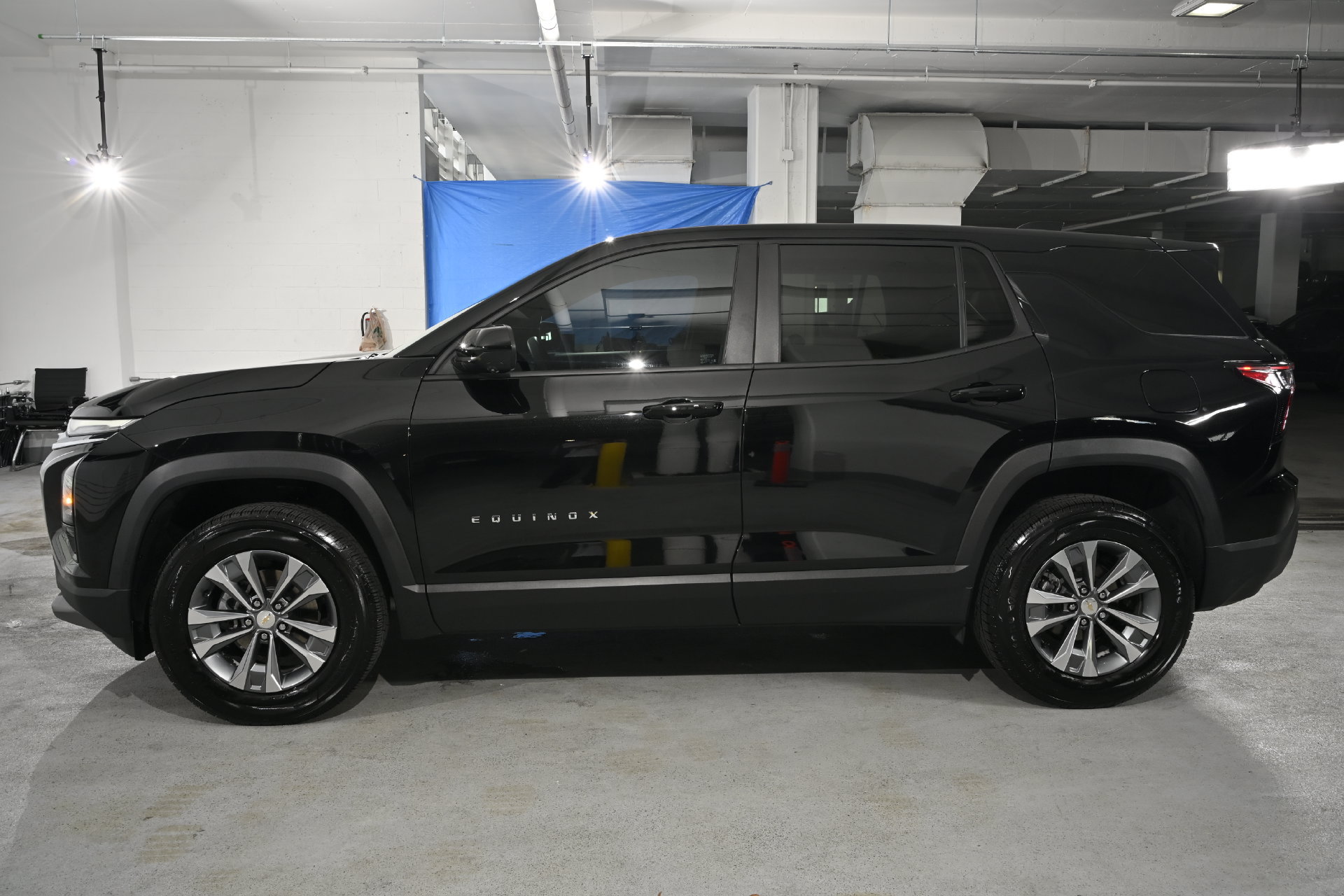 Used 2026 Chevrolet Equinox LT w/ Safety and Technology Package FWD image 2