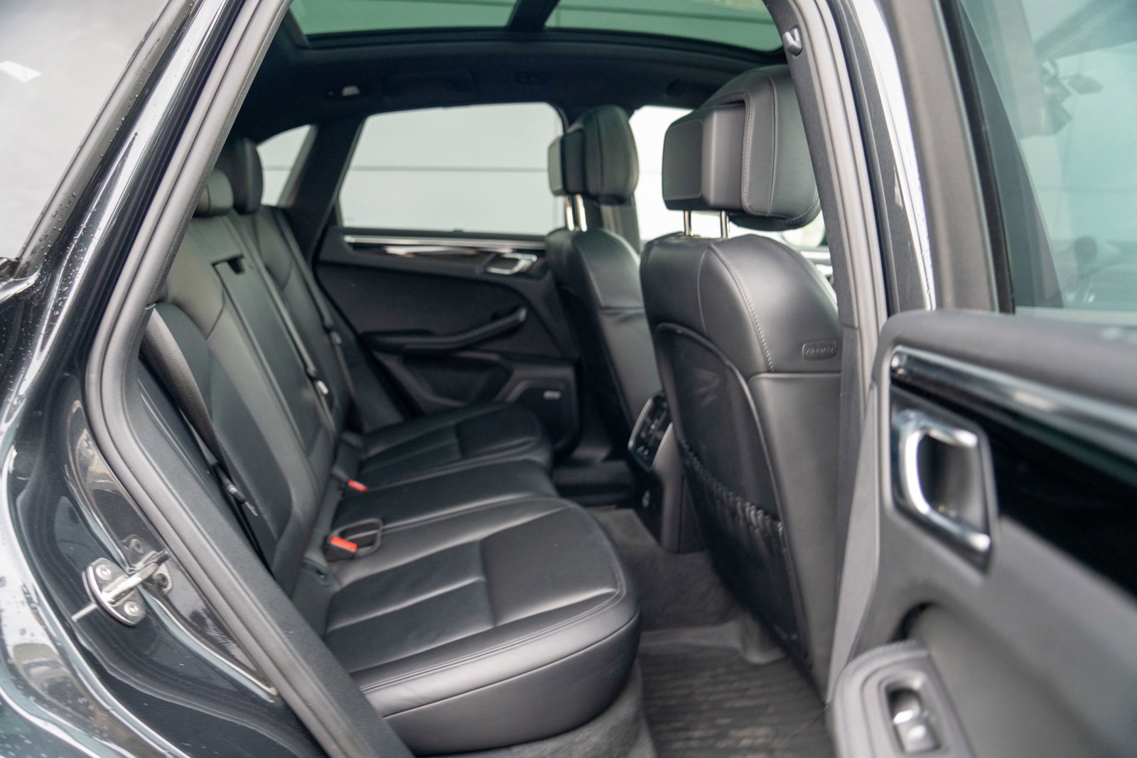 Used 2022 Porsche Macan S image 24