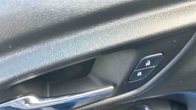 Used 2024 Chevrolet Trax RS FWD image 20