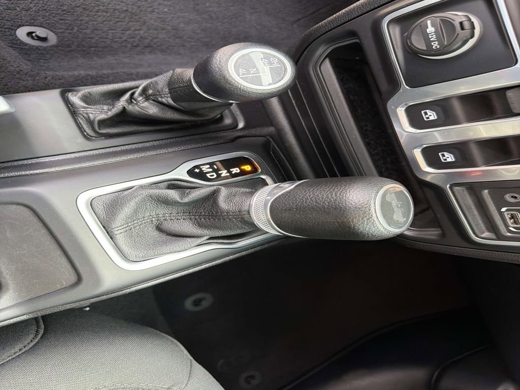 Used 2021 Jeep Wrangler Sport S image 28