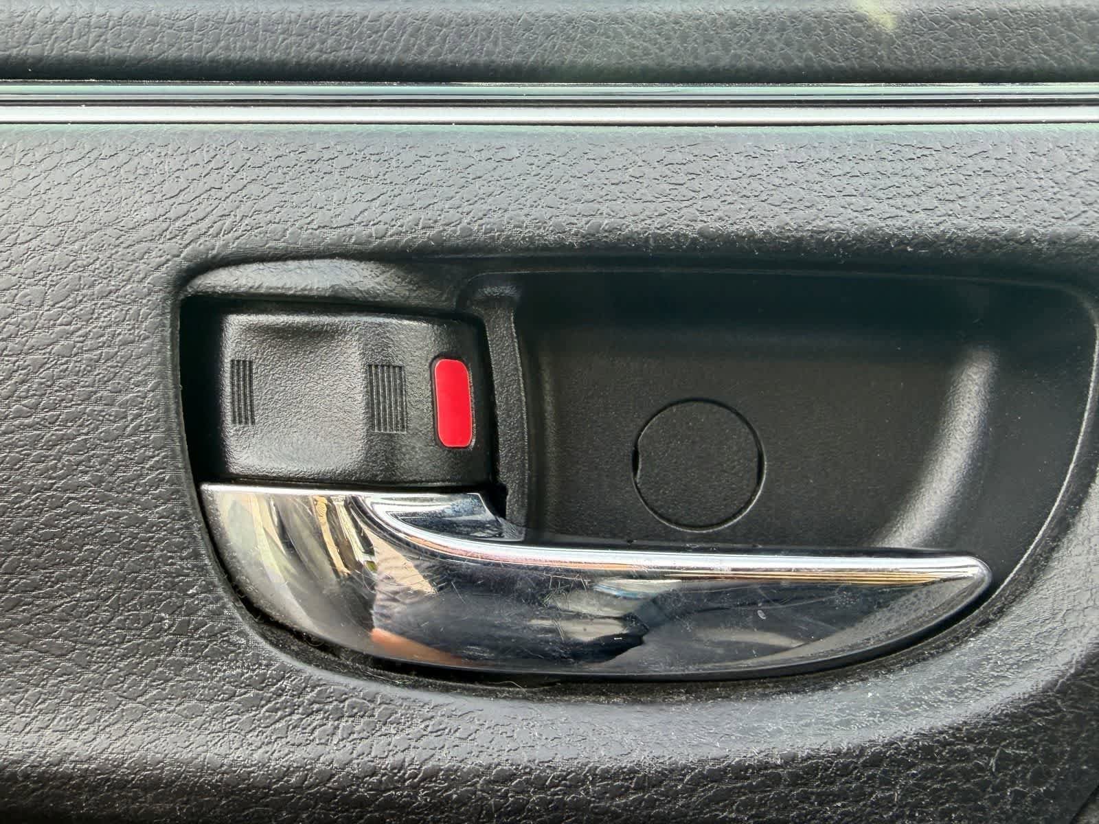 Used 2019 Toyota Corolla LE w/ Carpet Mat Package (TMS) FWD image 6