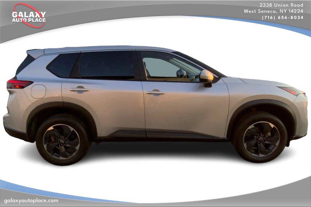 Used 2024 Nissan Rogue SV AWD/4WD image 4