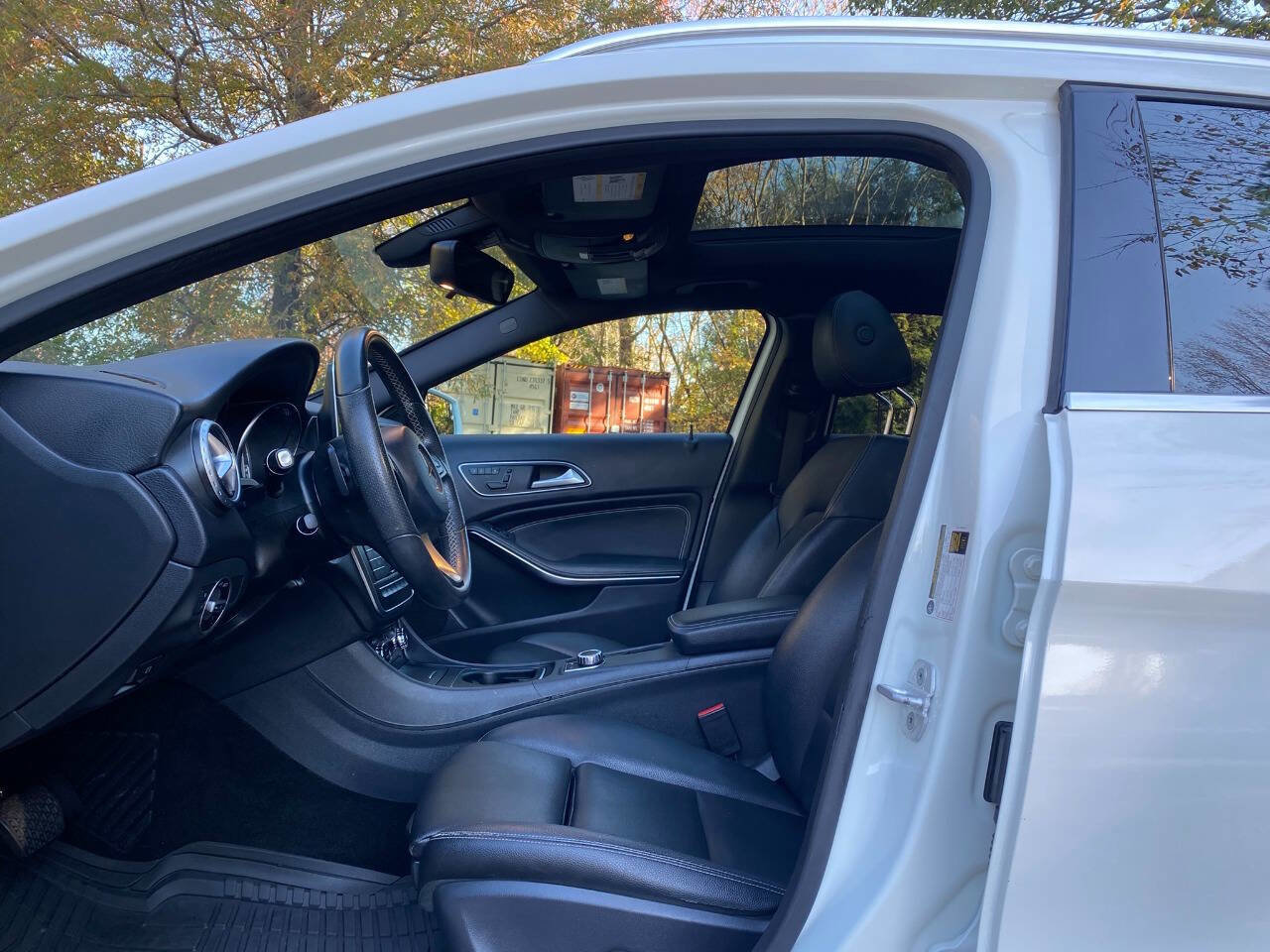 Used 2017 Mercedes-Benz GLA 250 4MATIC image 32