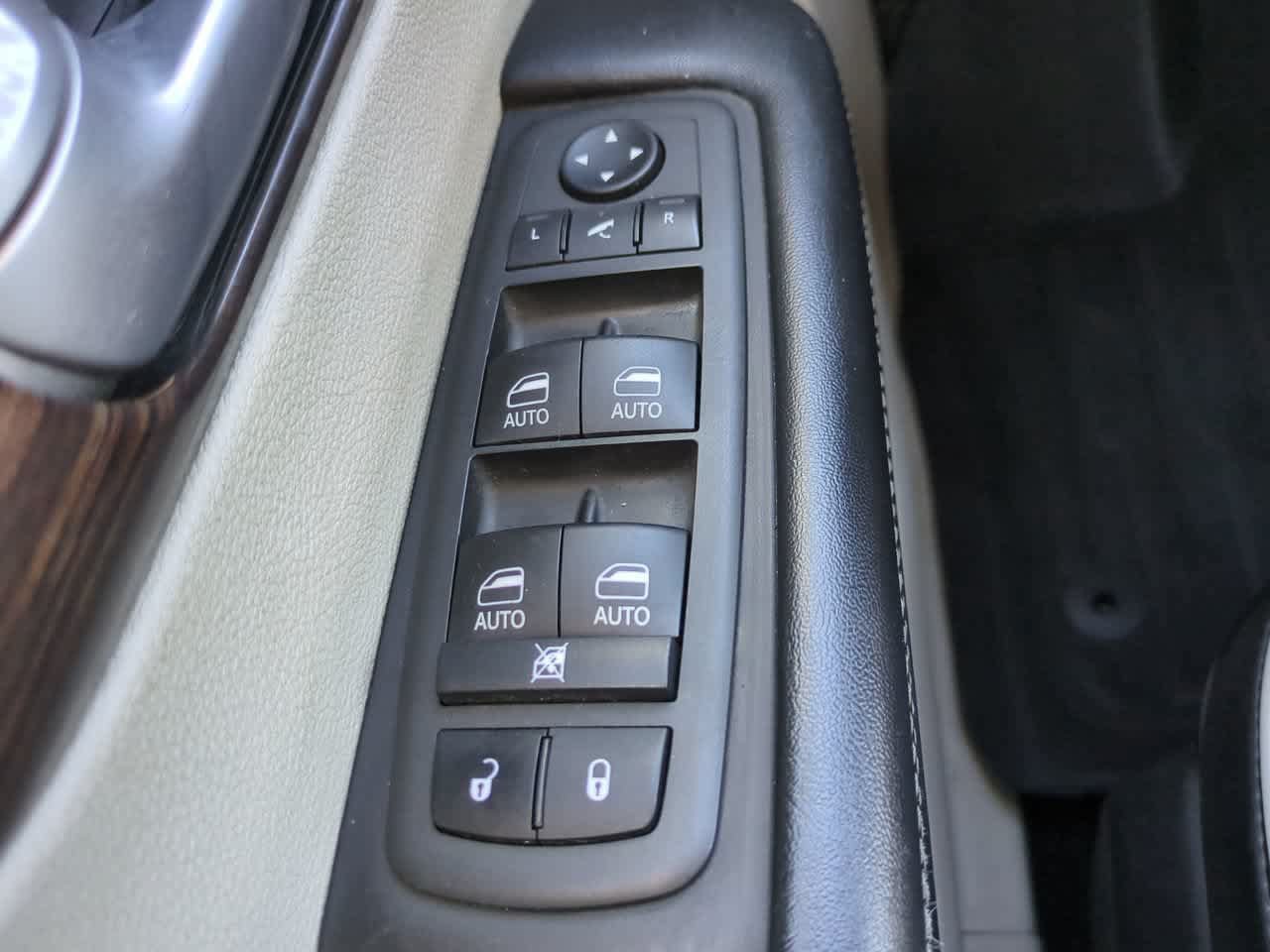 Used 2022 Chrysler Pacifica Limited FWD image 24