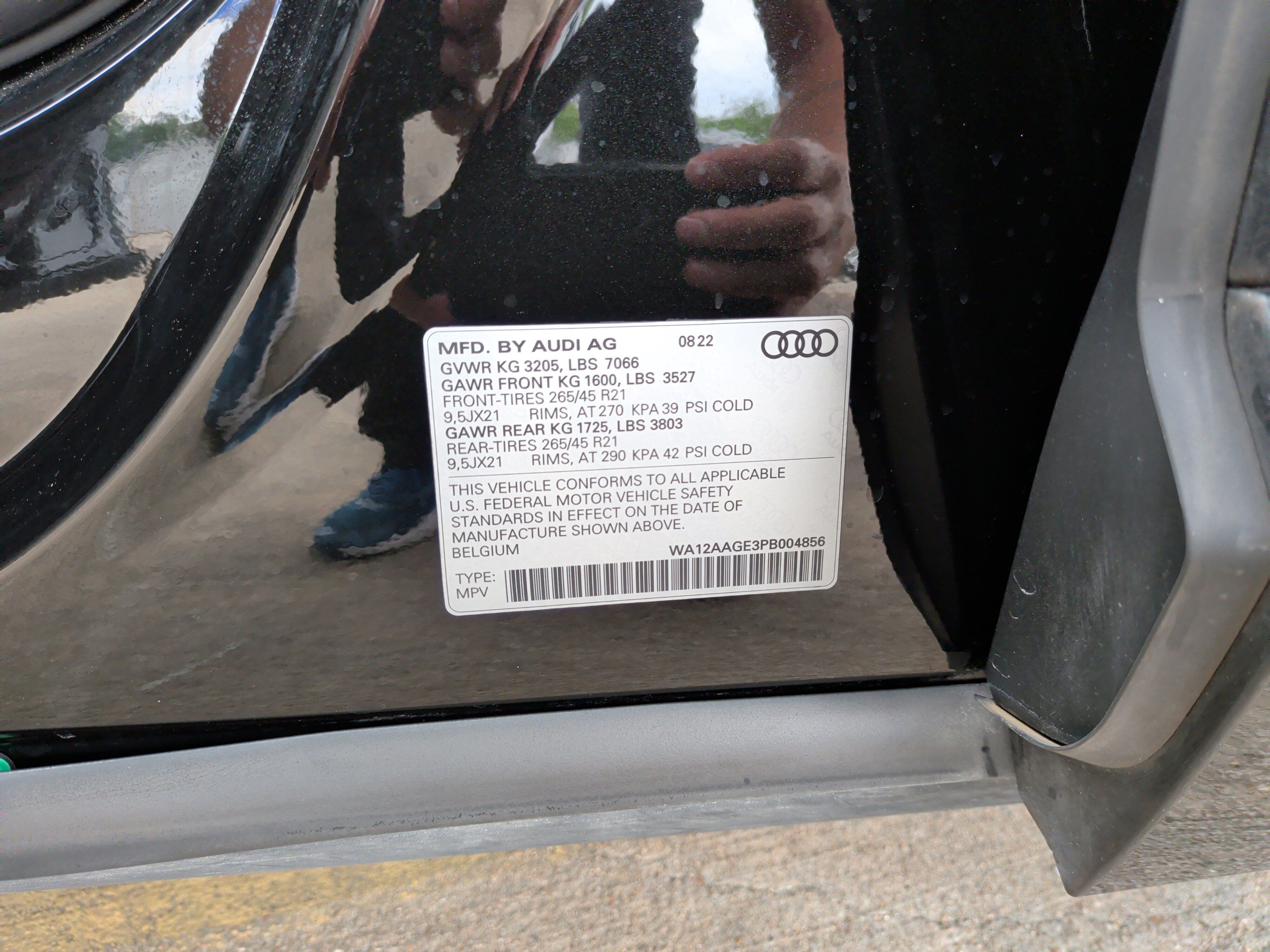 Used 2023 Audi e-tron Premium Plus image 40