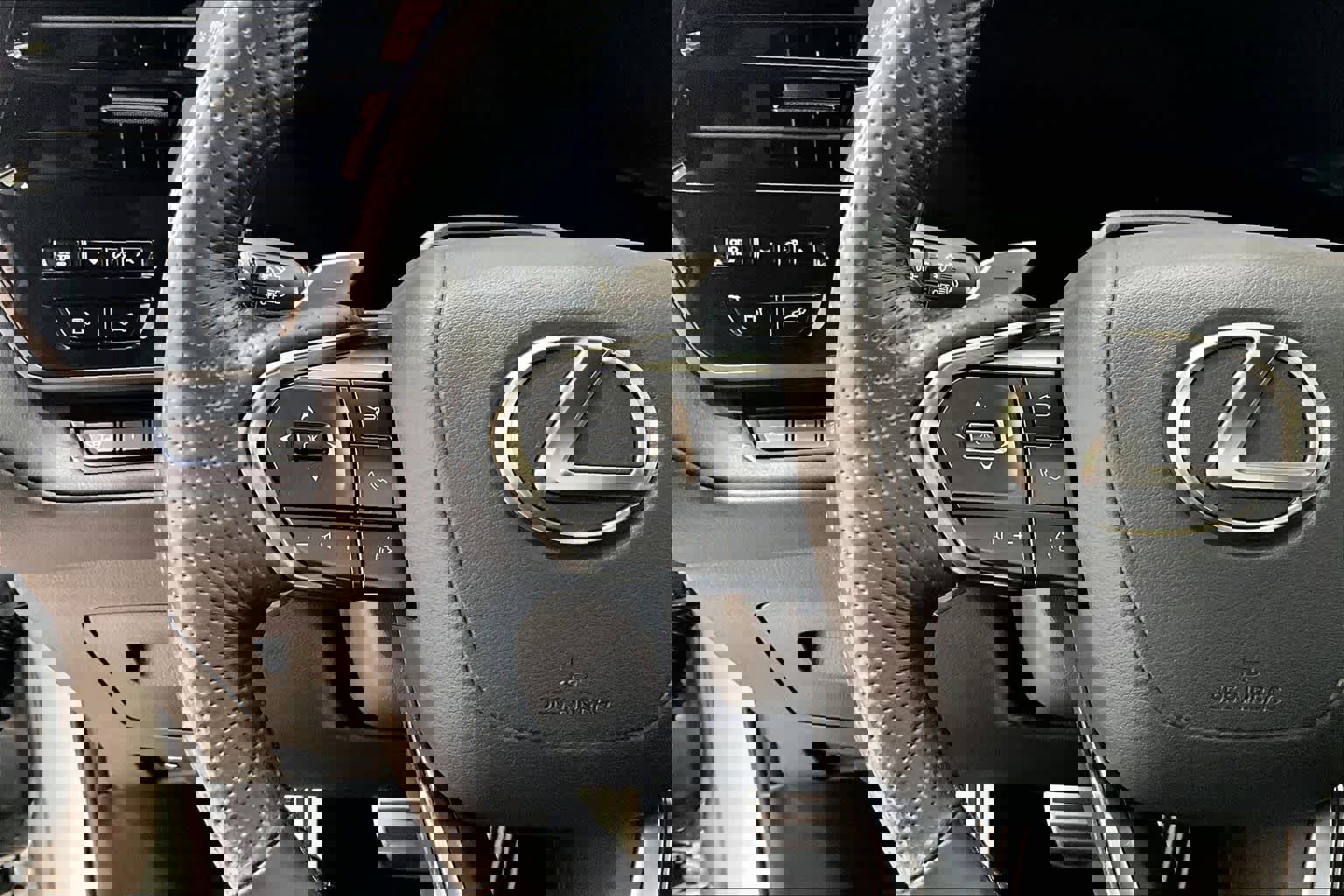 Used 2025 Lexus TX 500h AWD w/ Technology Package image 22