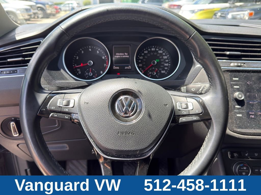 Used 2018 Volkswagen Tiguan SE w/ Panoramic Sunroof Package FWD image 13