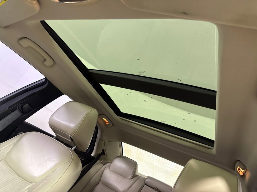 Used 2016 Chrysler 300 C image 20