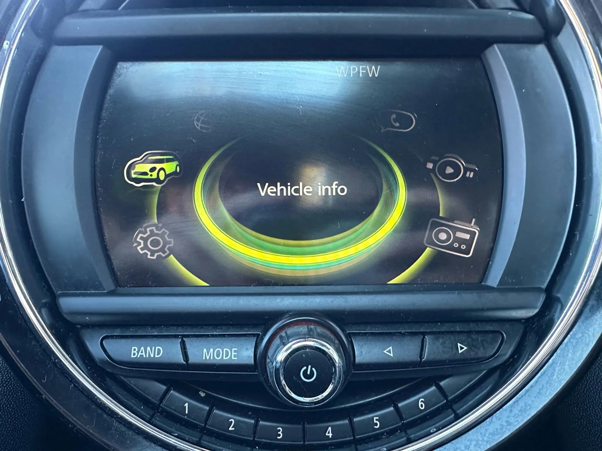 Used 2015 MINI Cooper S image 19