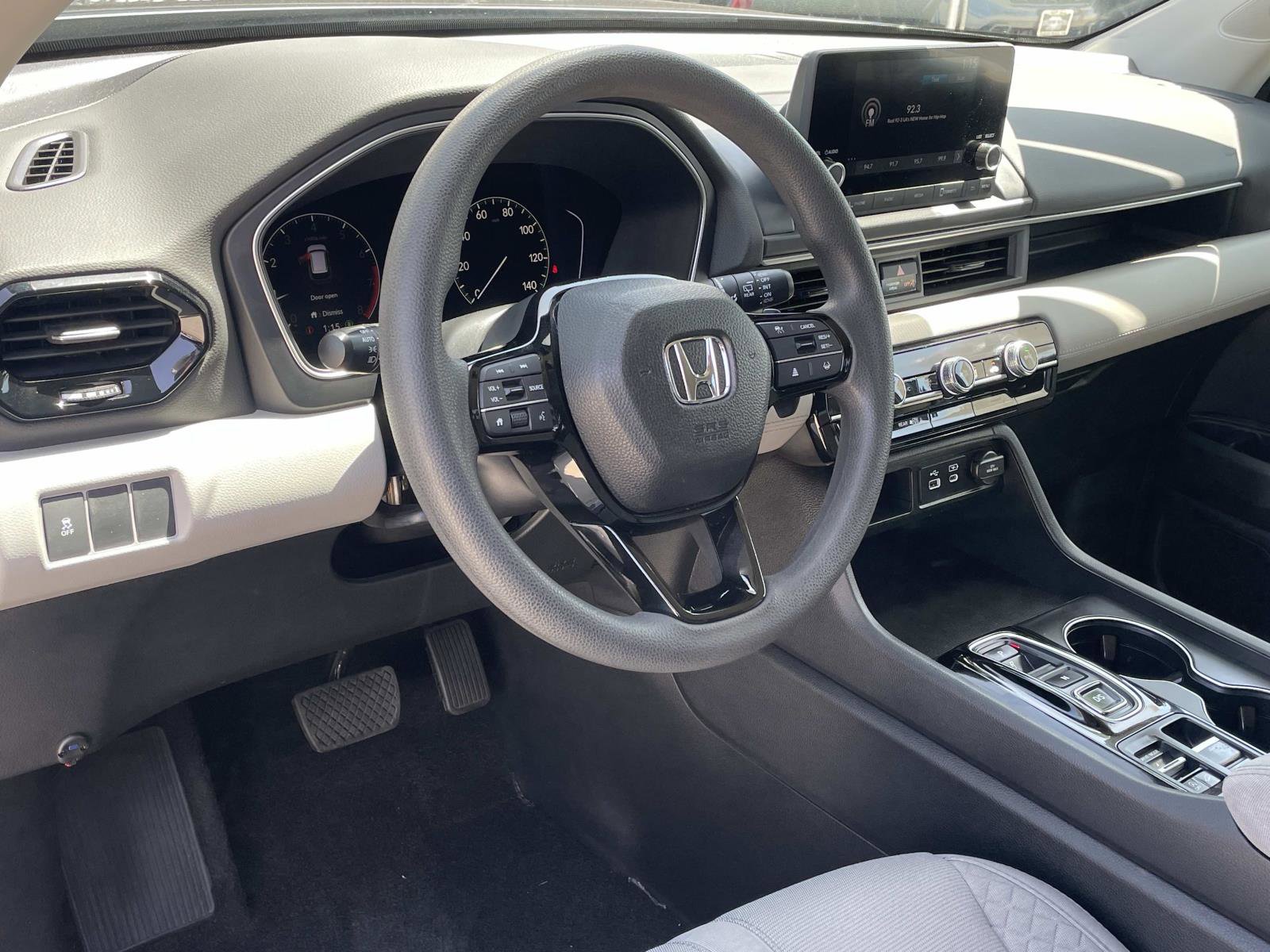 Certified 2024 Honda Pilot LX image 2