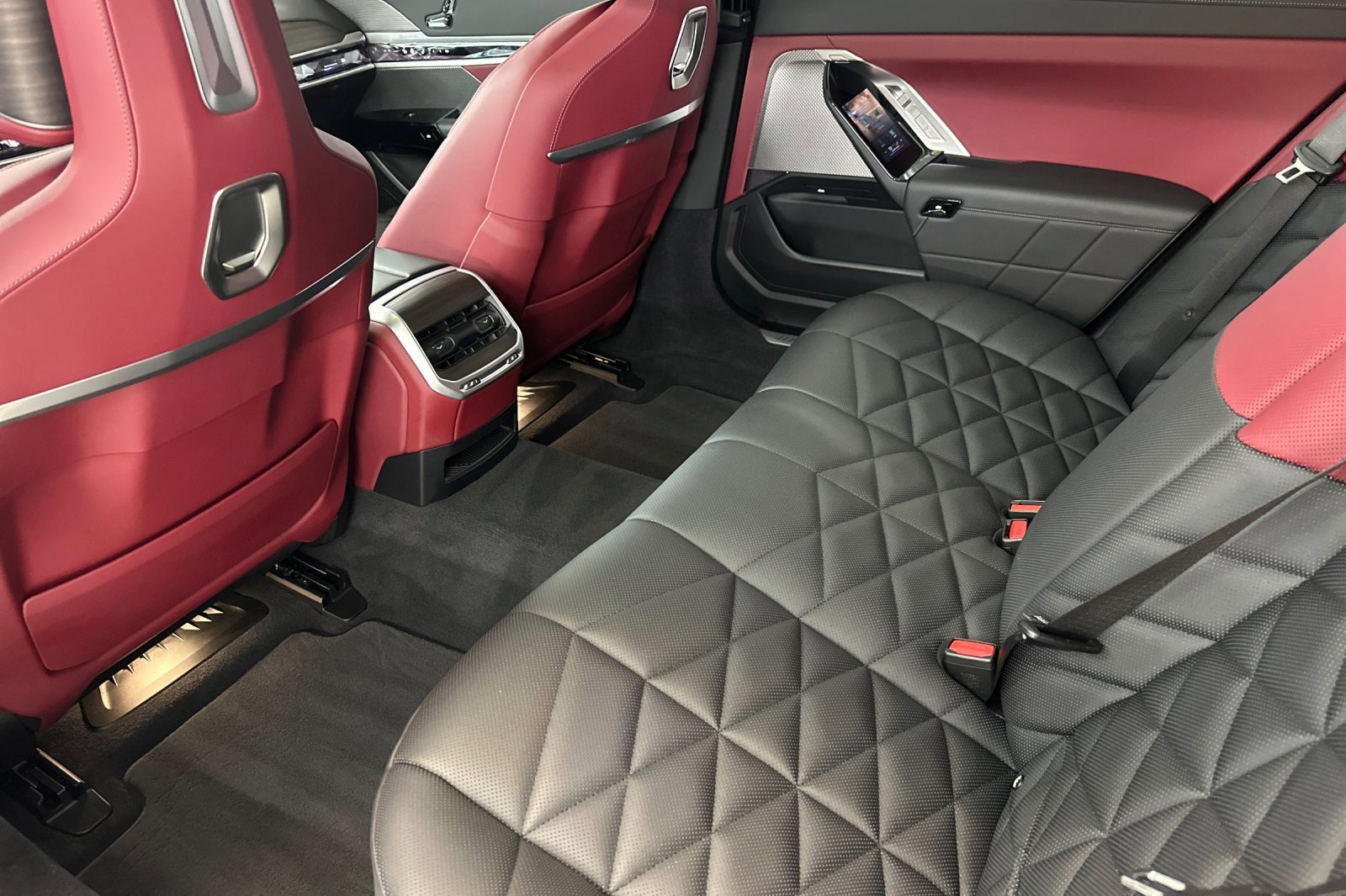 Used 2023 BMW 740i image 15