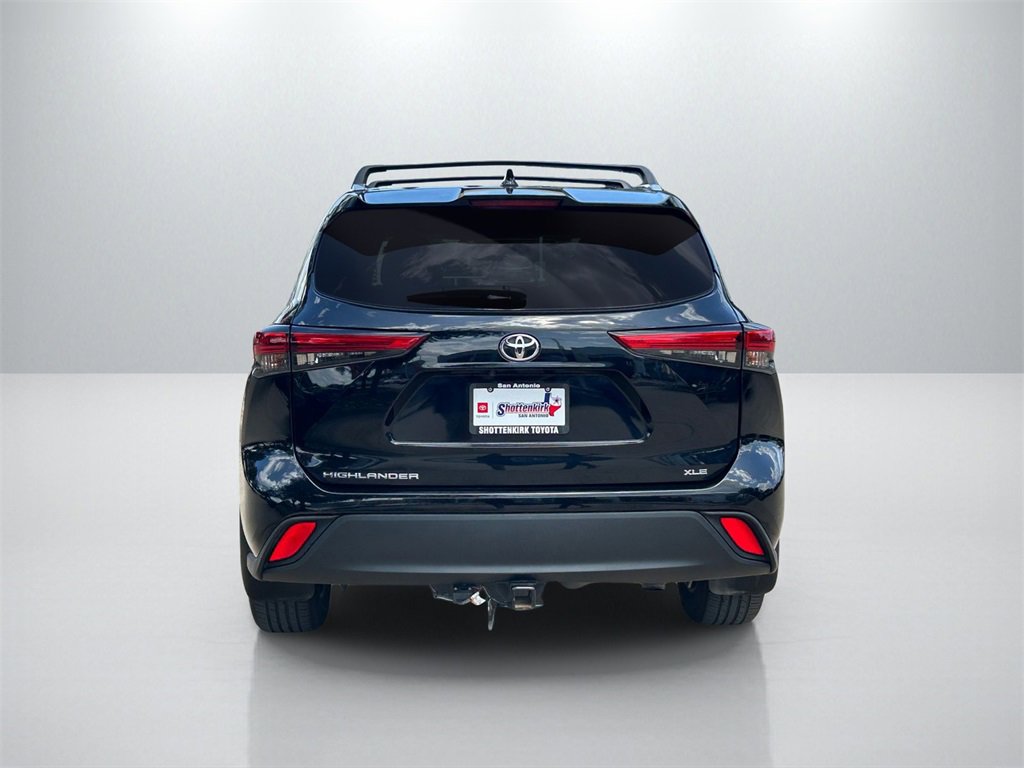 Certified 2023 Toyota Highlander XLE image 6