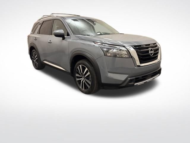 Used 2025 Nissan Pathfinder Platinum AWD/4WD image 3