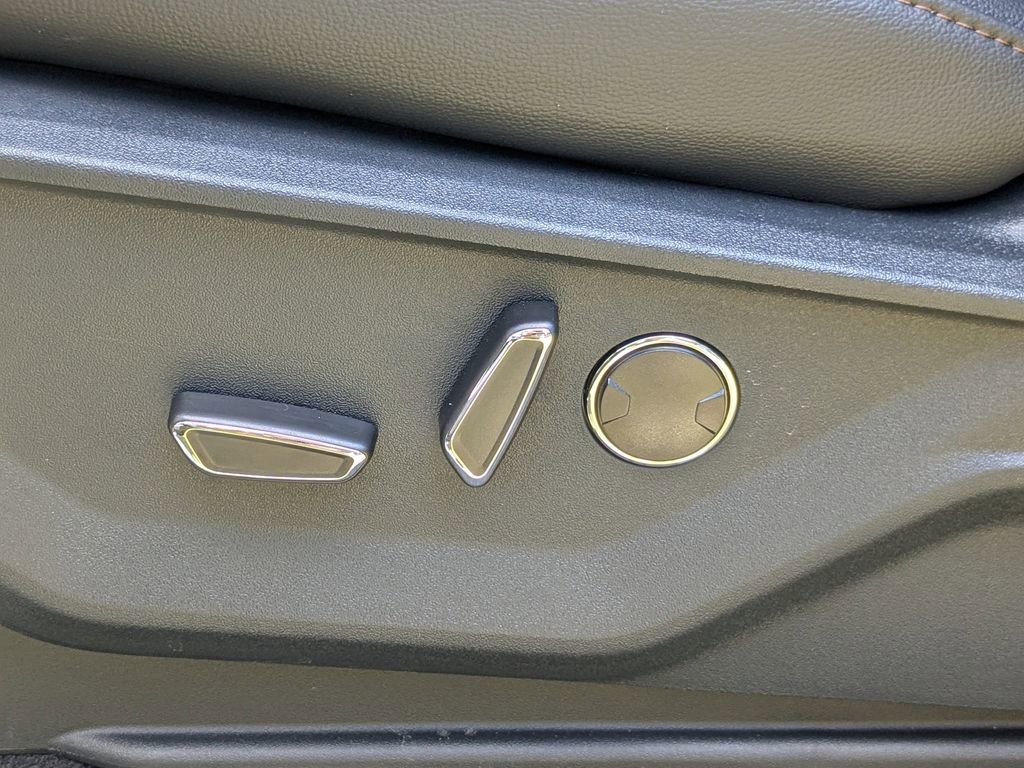 New 2025 Ford F150 Lariat w/ Equipment Group 502A High image 24