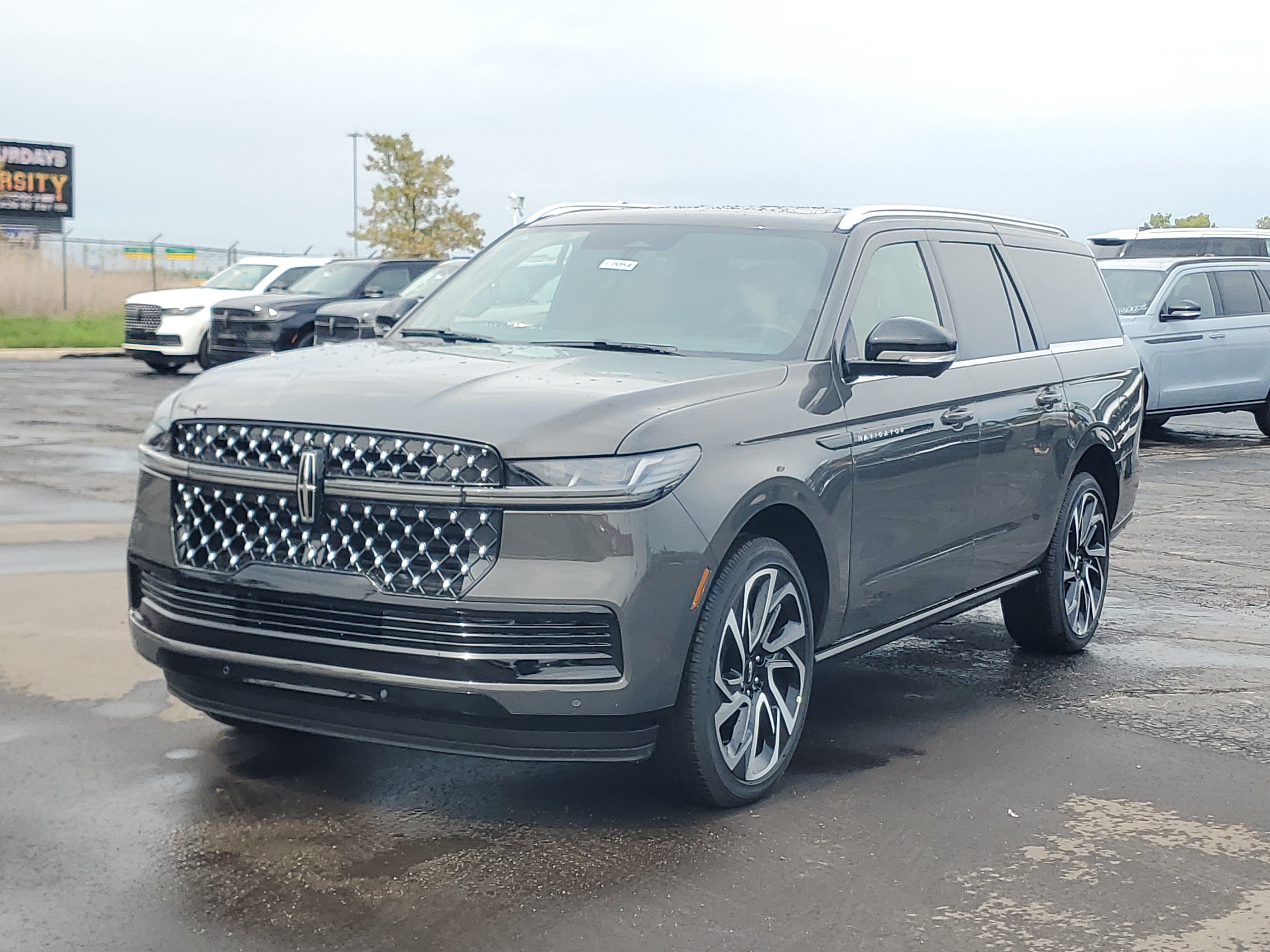 New 2027 Lincoln Navigator L Black Label AWD/4WD image 2
