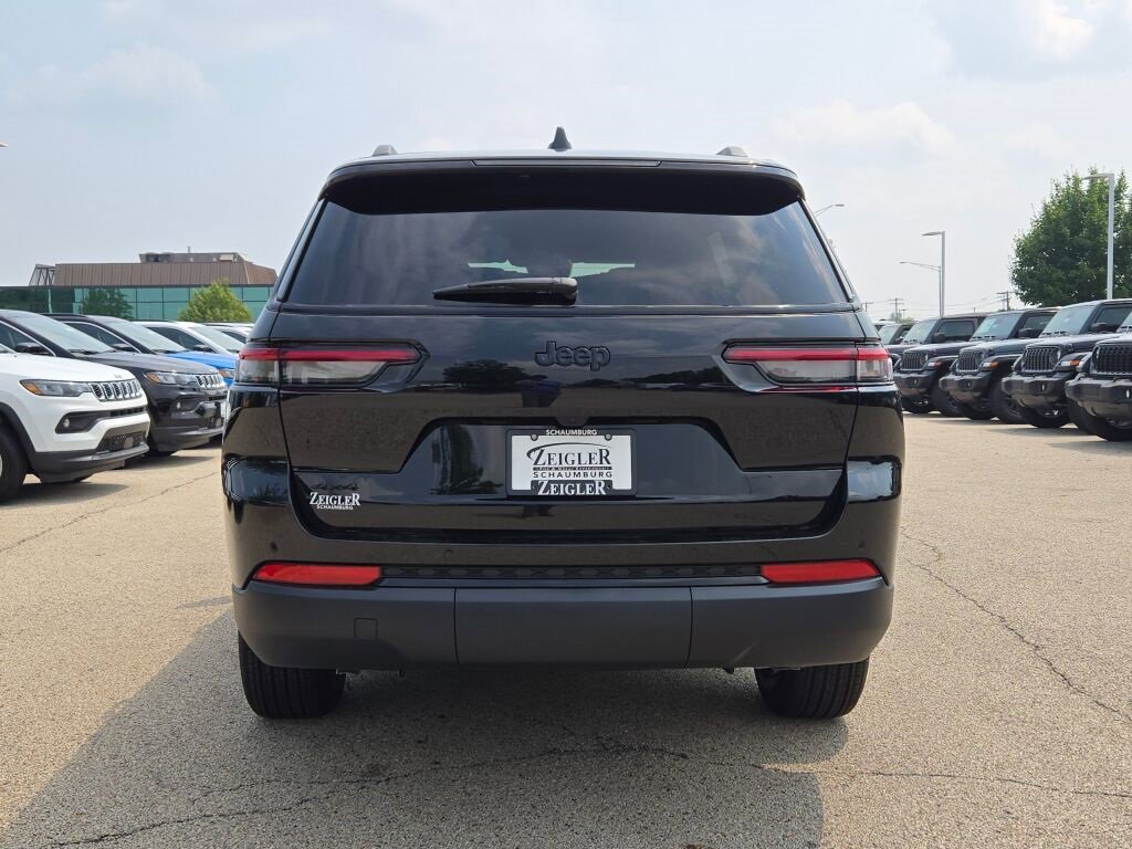 New 2025 Jeep Grand Cherokee L Laredo image 13
