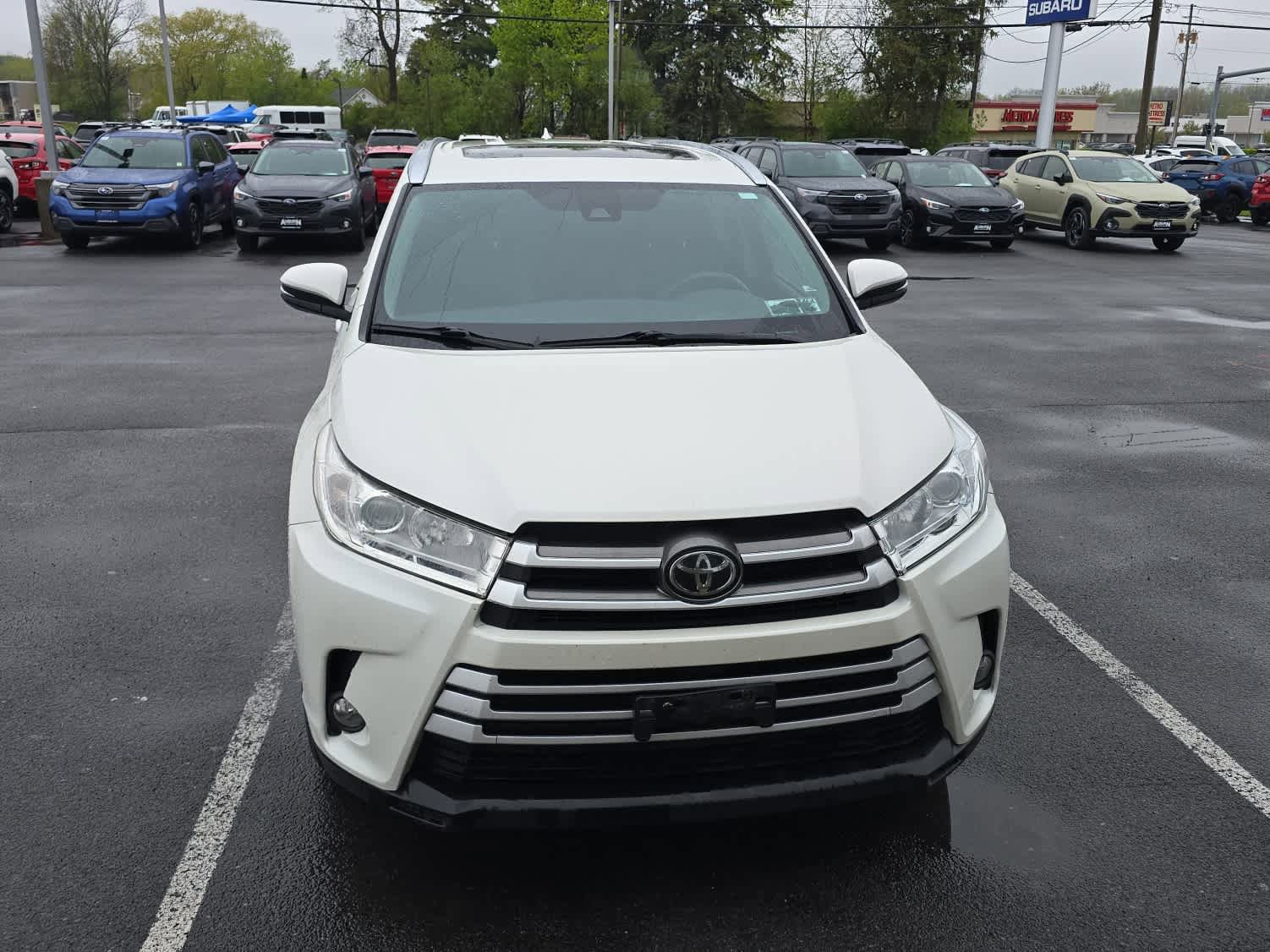 Used 2019 Toyota Highlander XLE AWD/4WD image 2