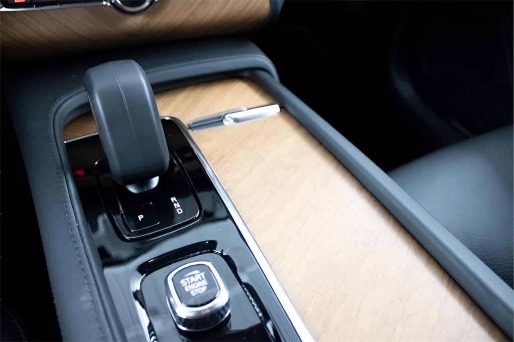 Certified 2025 Volvo XC90 T8 Plus image 25