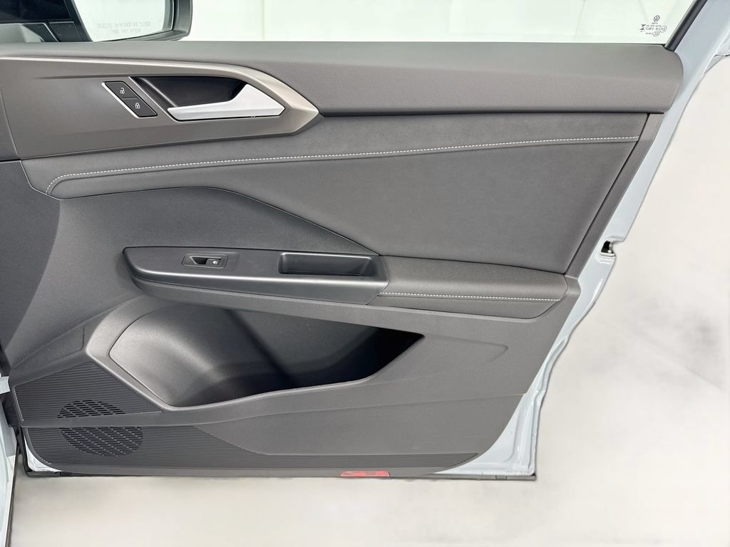 New 2026 Volkswagen Taos SE FWD image 23