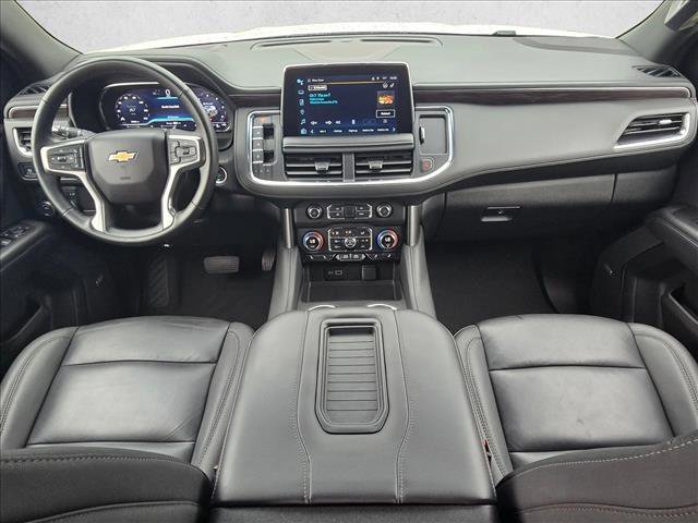 Used 2024 Chevrolet Suburban LT w/ Luxury Package RWD image 17