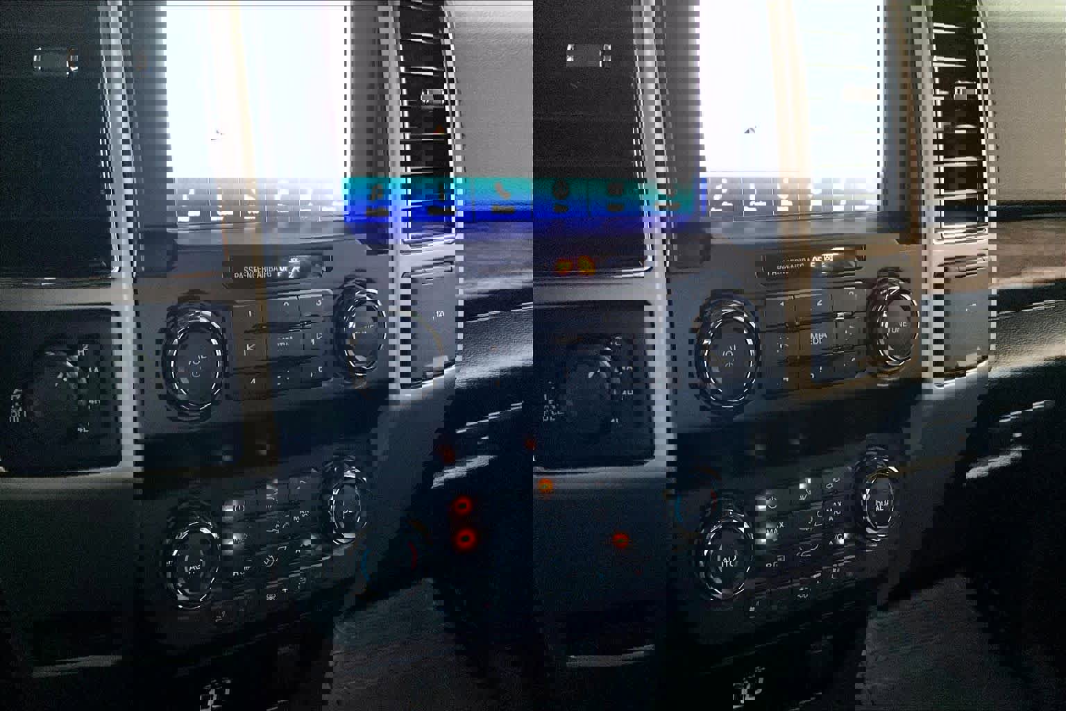 Used 2020 Ford F150 Lariat w/ FX4 Off-Road Package image 33