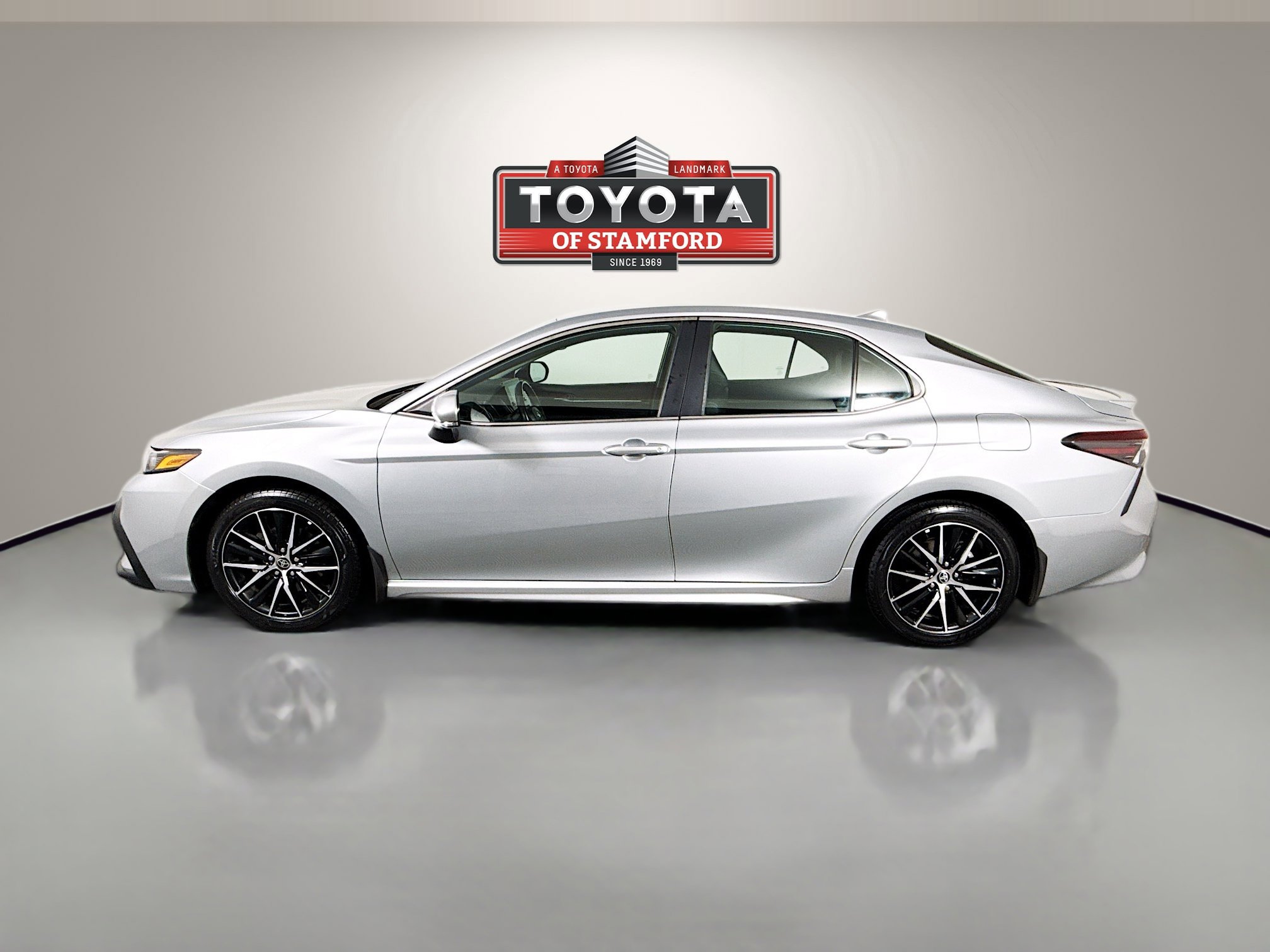 Certified 2023 Toyota Camry SE w/ Cold Weather Package AWD/4WD image 4