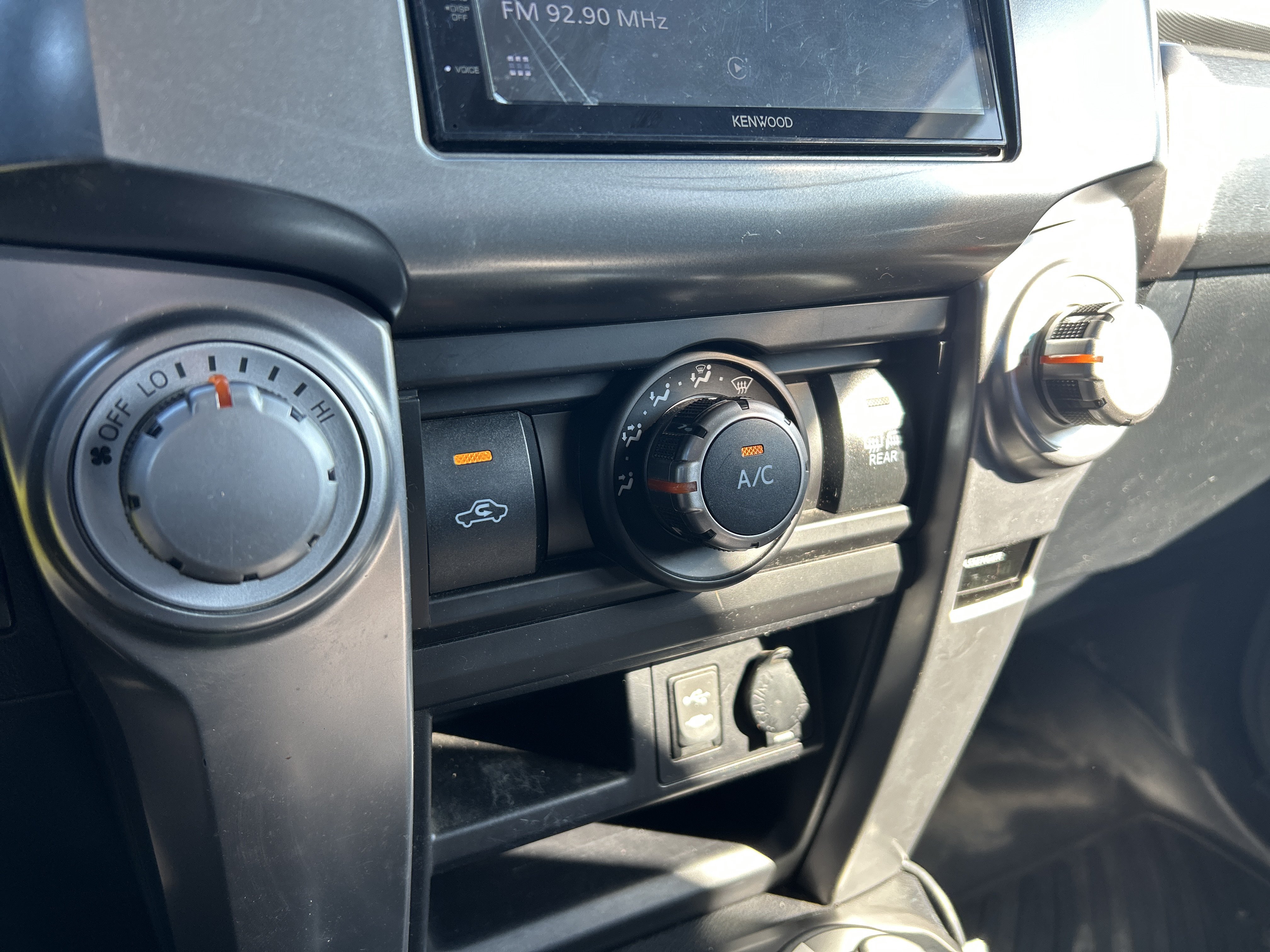 Used 2015 Toyota 4Runner SR5 AWD/4WD image 5
