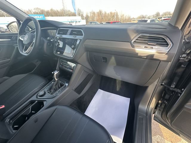 Used 2024 Volkswagen Tiguan SE image 30