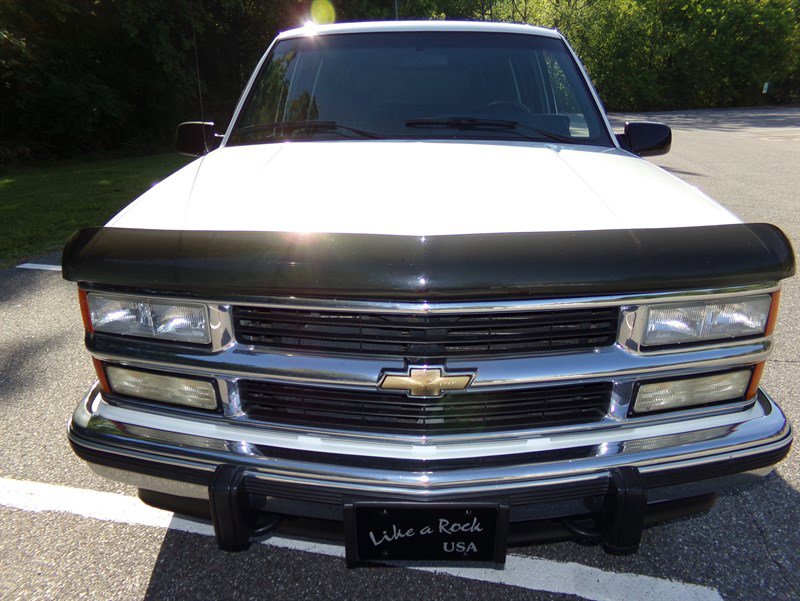 Used 1994 Chevrolet Suburban K1500 4WD image 2