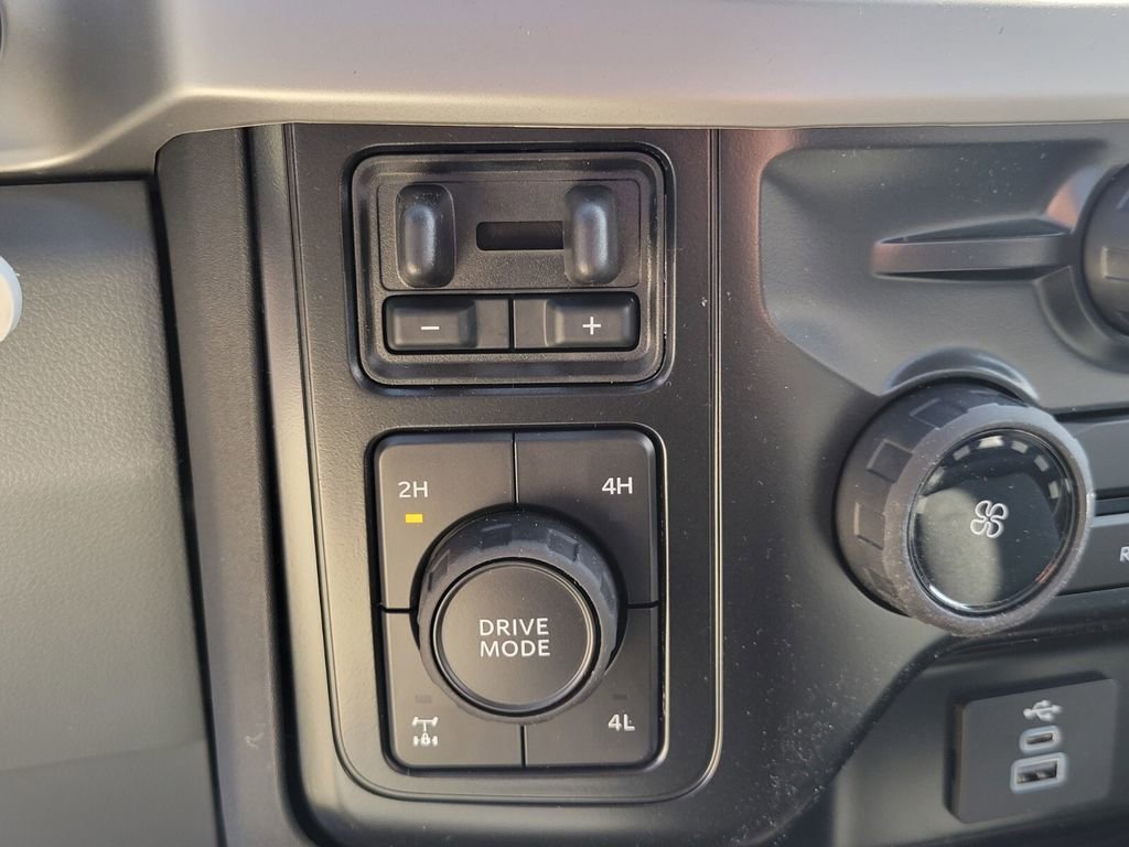New 2026 Ford F350 4x4 Regular Cab Super Duty image 17