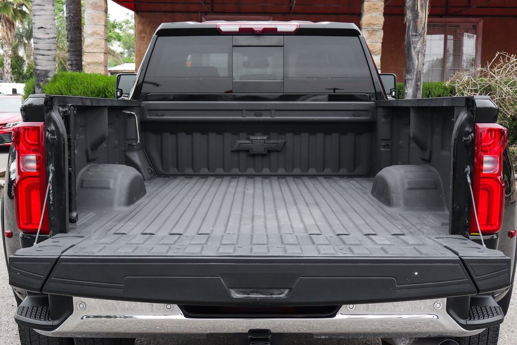 Used 2024 Chevrolet Silverado 3500 LTZ w/ LTZ Plus Package AWD/4WD image 8
