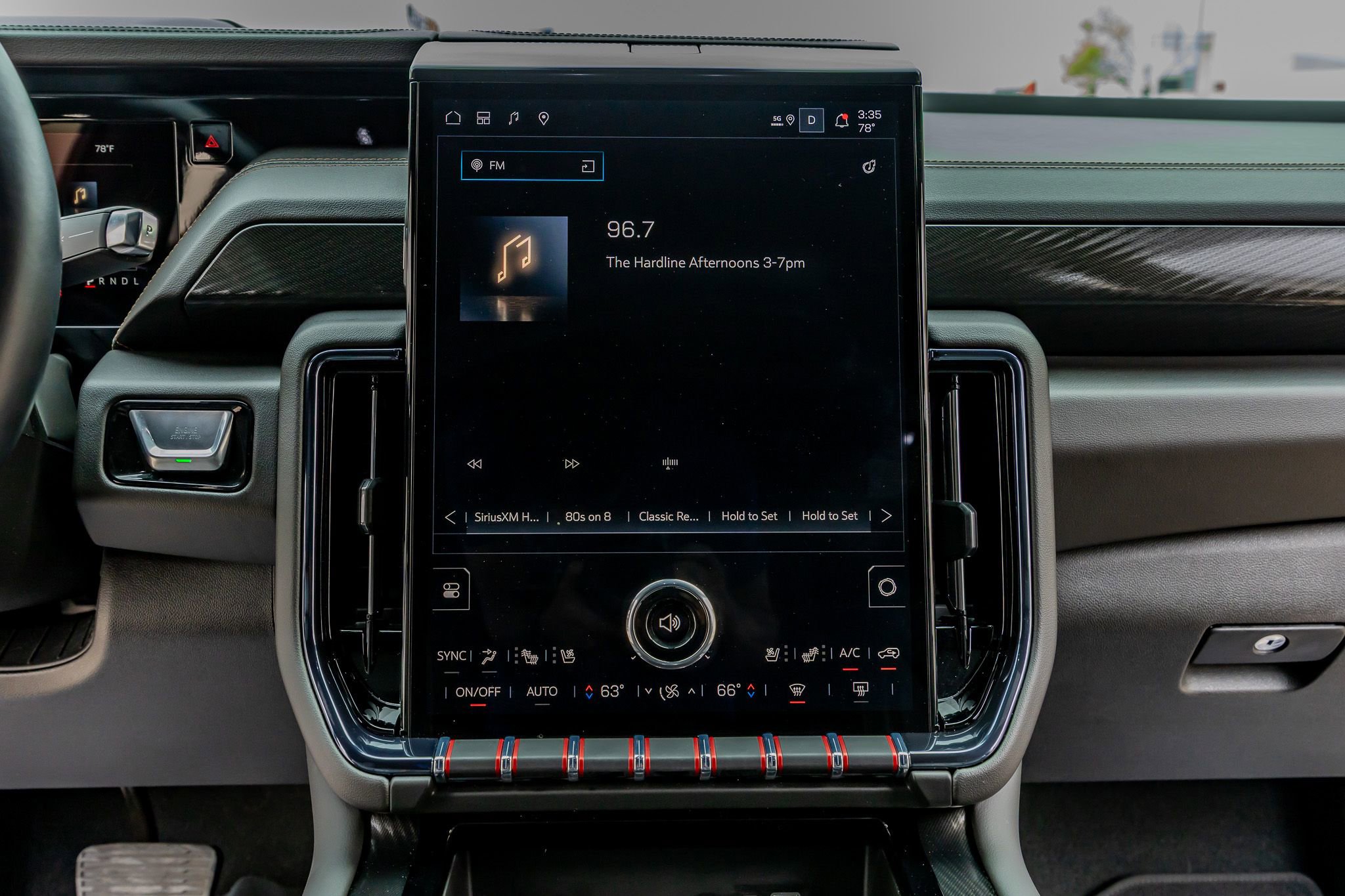 Used 2025 GMC Yukon AT4 w/ AT4 Premium Plus Package image 23