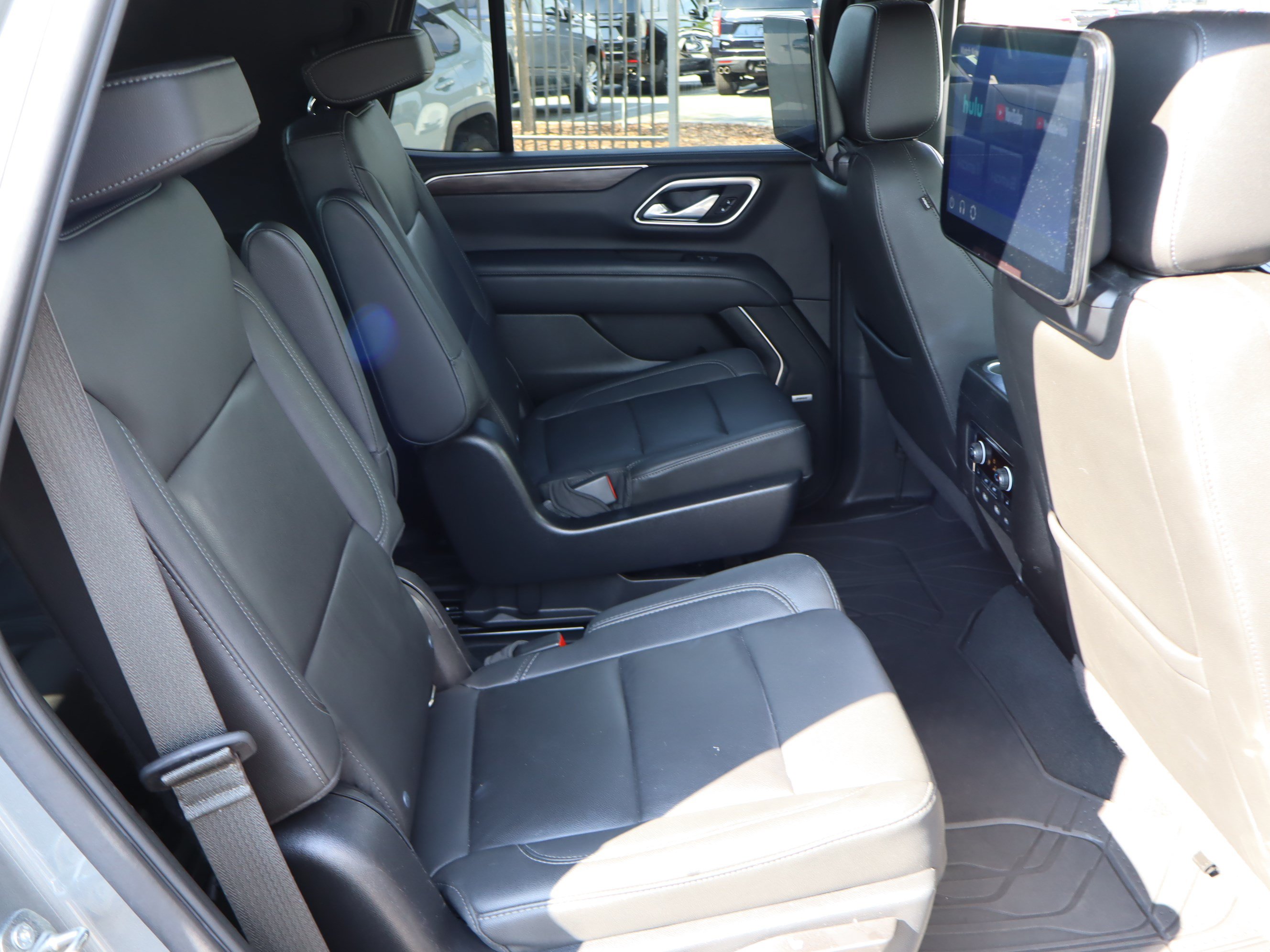 Used 2022 Chevrolet Tahoe LT w/ LT Signature Package AWD/4WD image 38