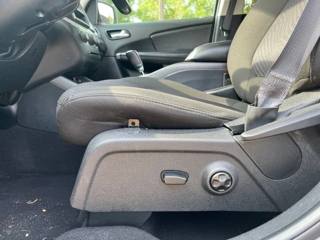 Used 2020 Dodge Journey SE w/ SE Popular Equipment Group FWD image 18