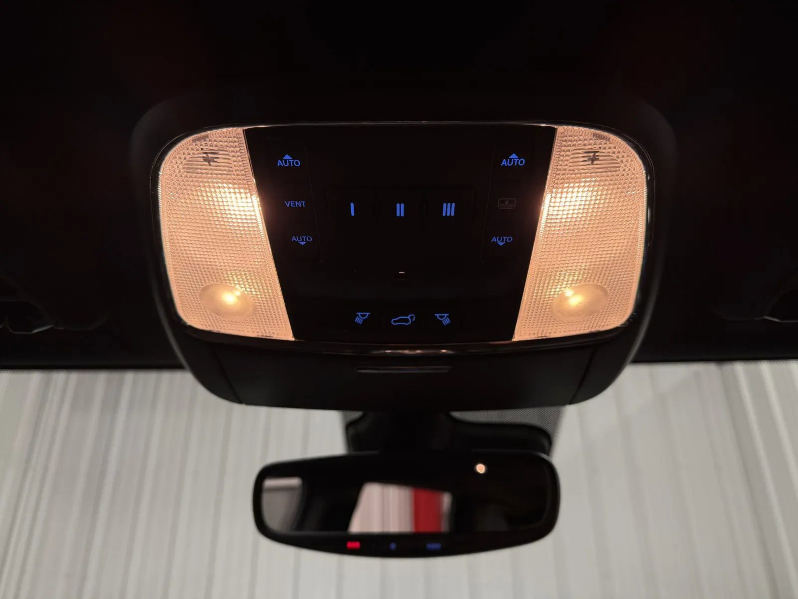 Used 2020 Jeep Grand Cherokee Limited w/ Luxury Group II image 38