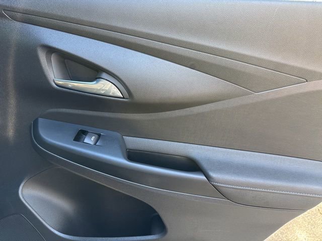 Used 2025 Buick Envista Sport Touring image 25